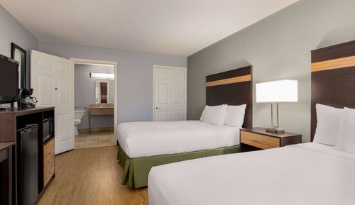 Deluxe Room, 2 Queen Beds, Accessible, Non Smoking (Mobility, Roll-In Shower)