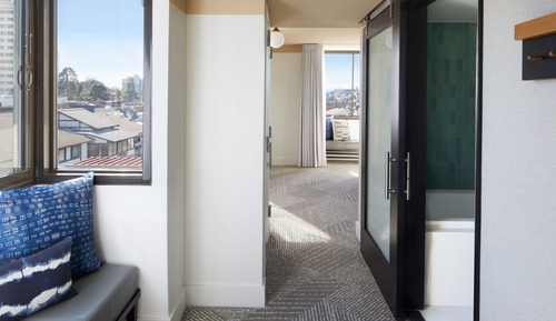 Room, 1 King Bed, Corner (Spa)
