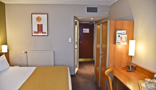 Standard Room, 1 Queen Bed