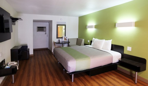 Business Room, 1 King Bed, Non Smoking