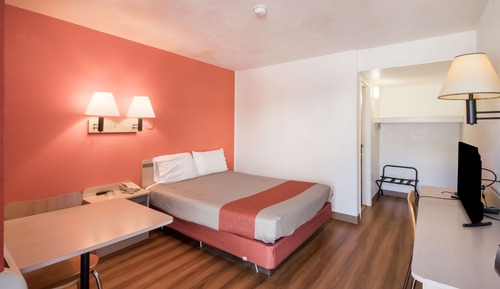 Standard Room, 1 Queen Bed, Accessible, Non Smoking