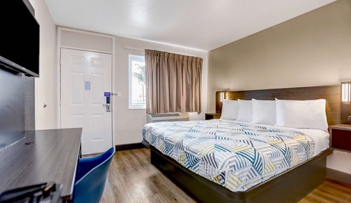 Standard Room, 1 King Bed, Non Smoking