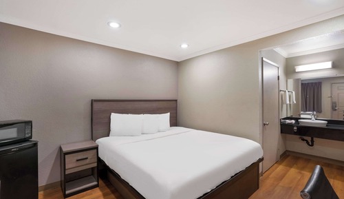 Standard Room, 1 King Bed, Non Smoking
