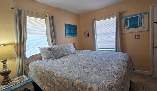 Standard Room, 1 Queen Bed