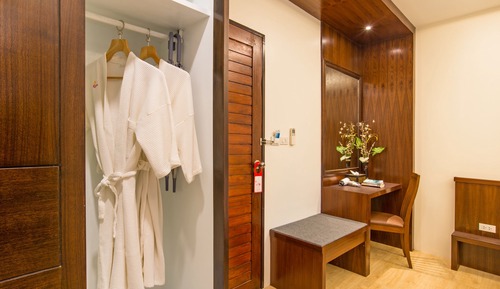 Luxury Villa, 3 Bedrooms, Lake View, Lakeside