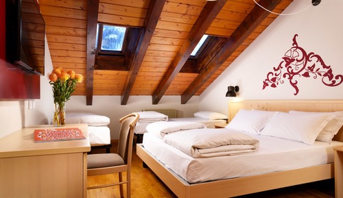 Quadruple Room (2 Adulti + 2 Bambini)