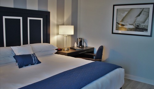 Signature Room, 1 King Bed, Patio, Marina View