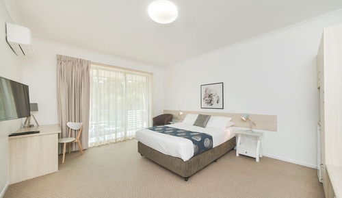 Superior Double Room (Queen Balcony Room)