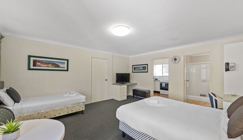 Standard Triple Room, Non Smoking, Kitchenette (Triple Room)