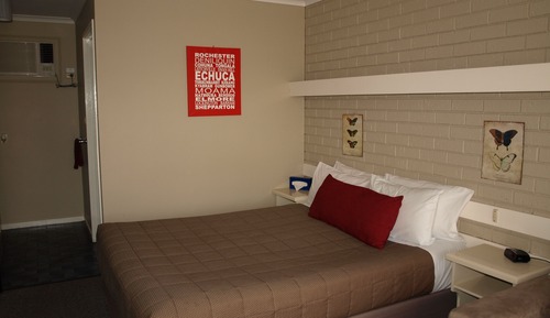 Standard Room (Queen)