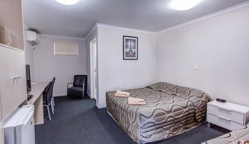 Standard Room, Non Smoking (Queen)