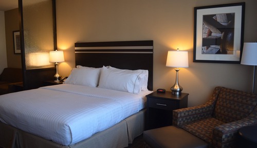 Suite, 1 King Bed, Accessible (Communications Accessible)