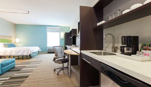 Studio, Accessible (Roll-in Shower)