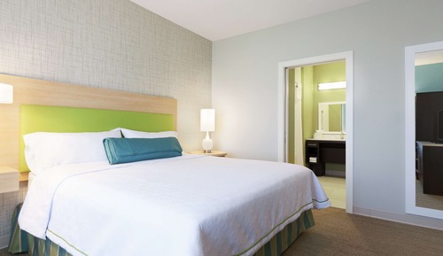 Suite, 1 King Bed, Accessible, Bathtub