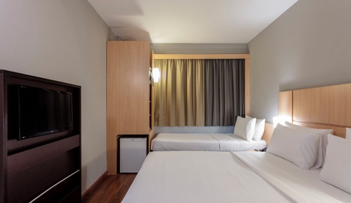 Quarto Standard com 1 Cama de Casal e 1 de Solteiro