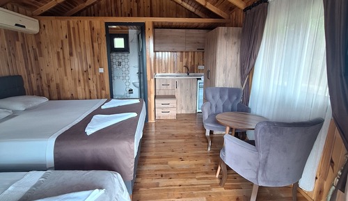 Basic Cabin, Garden View