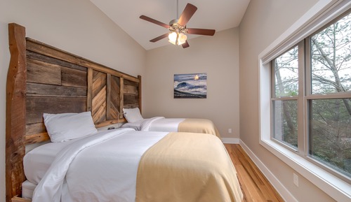 Luxury Cabin, 2 Bedrooms, Accessible, Balcony