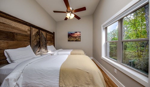 Luxury Cabin, 2 Bedrooms, Balcony, Mountainside