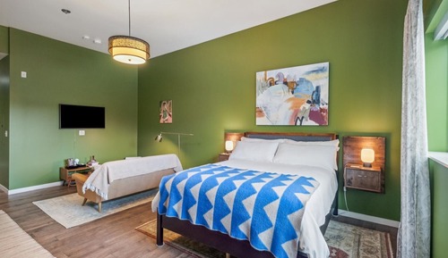 Hazelnut Suite