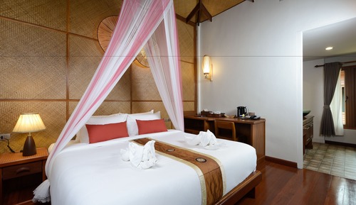 Deluxe Villa (Third row on beach)