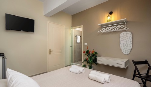Double Room (5)