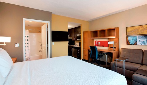 Studio Suite, 1 King Bed with Sofa bed (Hearing Accessible)