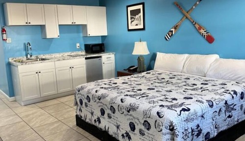 Deluxe Room, 1 King Bed, Kitchenette