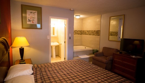 Suite, 1 King Bed, Jetted Tub