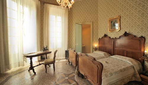 Superior Double or Twin Room, City View (La Sophia)
