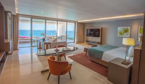 Grand Class Corner Suite