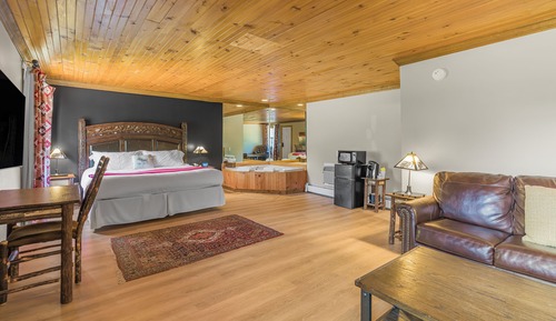 Lakeside Cabin Suite