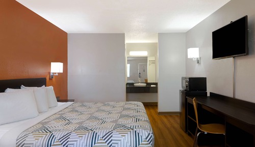 Deluxe Room, 1 King Bed, Non Smoking, Refrigerator & Microwave