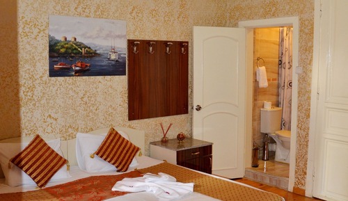 Deluxe Triple Room