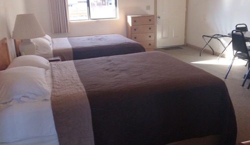 Lodge 2 Queen Beds with Kitchen