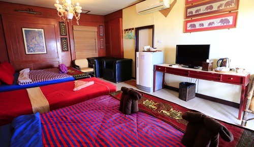 Family Room (2 double & 1 single)