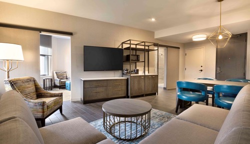 Suite, 1 King Bed, Corner