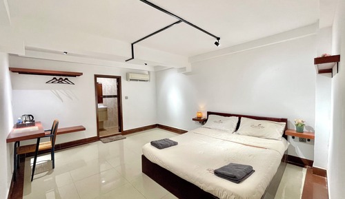 Economy Double Room, 1 Queen Bed