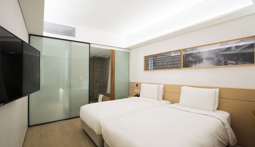 Deluxe High Floor Twin