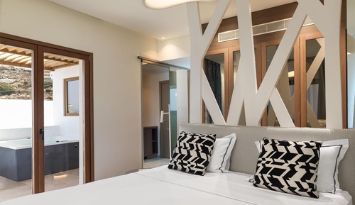 Junior Panorama Sea View Suite with Jetted Tub