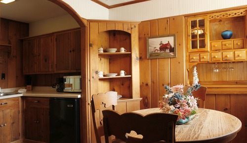 Anniversary Suite, Whirlpool, Fireplace, Kitchen (No Pets)