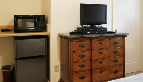 Queen Twin, Microwave, Refrigerator (#1) (Dog Friendly)