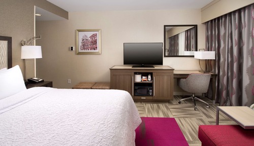 Room, 1 King Bed, Accessible, Non Smoking (Hearing)