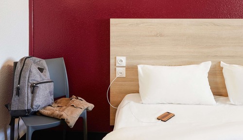 Room (Tandem)