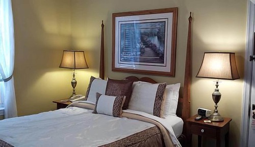 Deluxe Room, 1 Queen Bed (Historic Inn)