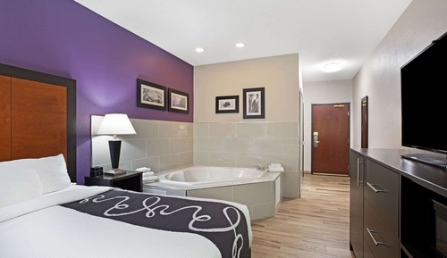 Deluxe Room, 1 Queen Bed, Non Smoking