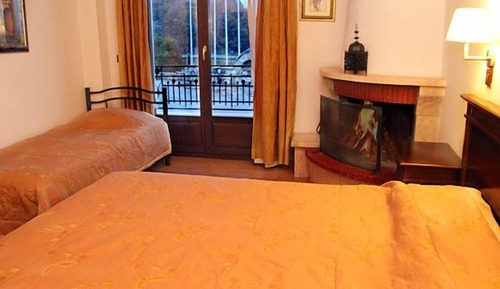 Triple Room, Fireplace