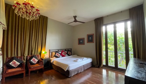 Deluxe Room, 1 King Bed, Canal View