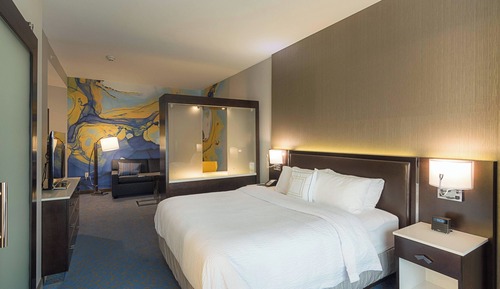 Suite, 1 King Bed with Sofa bed (Mobility Accessible, Tub)