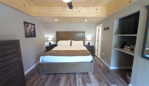 Deluxe Room, 1 Queen Bed ( Room 11)