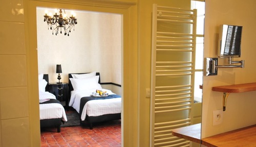 Twin Room (Prosper Mérimée)